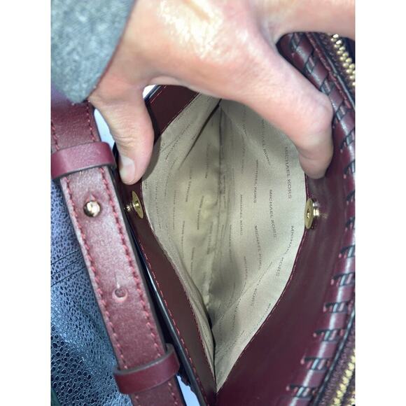 MICHAEL KORS, SMALL WINE SMOOTH LEATHER CROSSBODY BAG - Picture 10 of 15